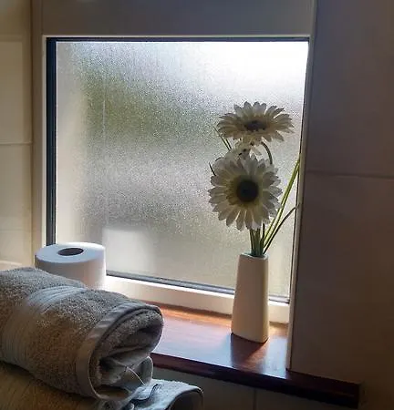 Konukevi Corrib View H91rr72 3*