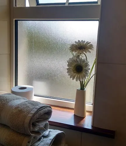 Konukevi Corrib View H91rr72 3*