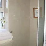 بيت ضيافة Corrib View H91rr72 3*